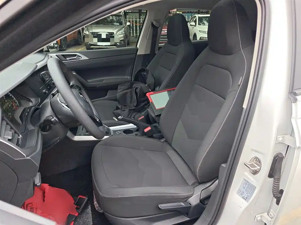 Volkswagen Polo 2019 Plus 1.5L Automatic Panorama Enjoyment Edition фото 12