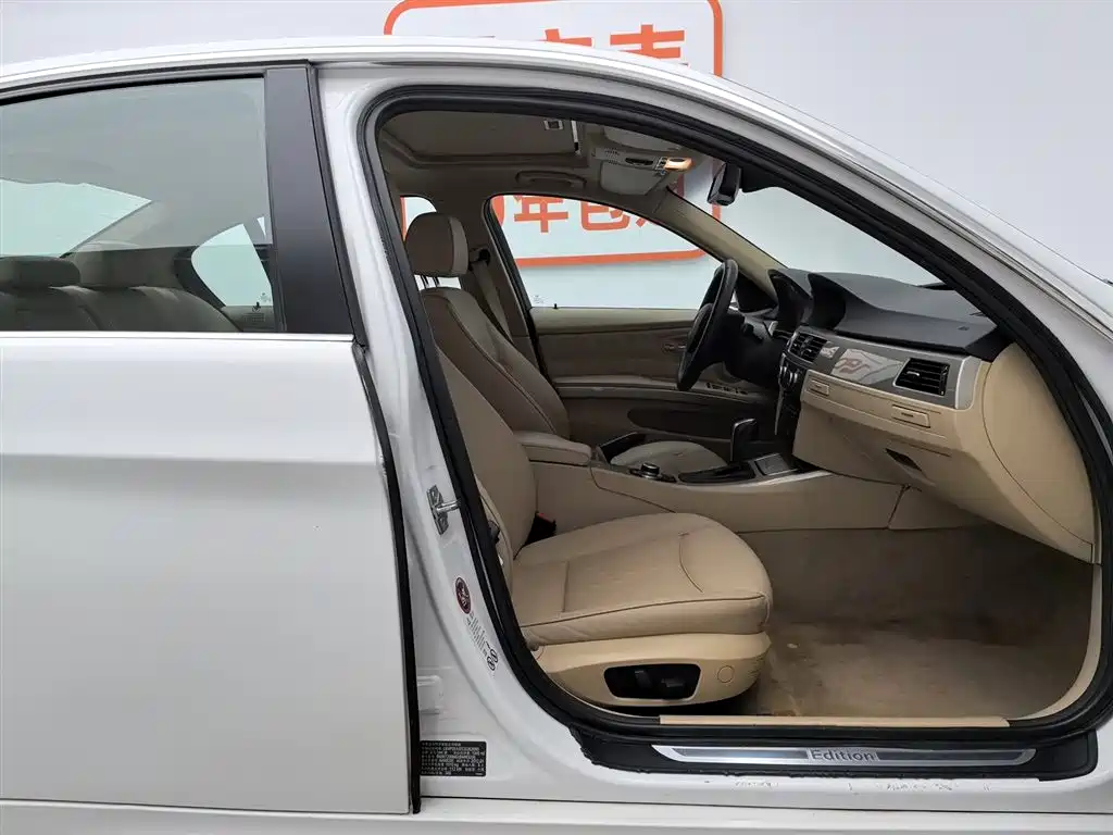 BMW 3 Series 2012 320i Luxury фото 23