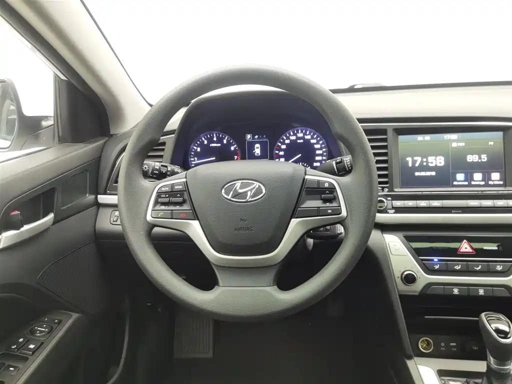 Hyundai Elantra 2016 Model 1.6L Automatic Smart Elite фото 11