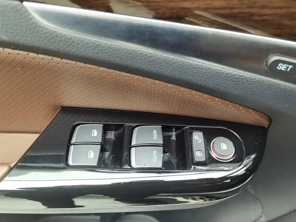 BYD Tang New Energy 2015 2.0T AWD Premium фото 9
