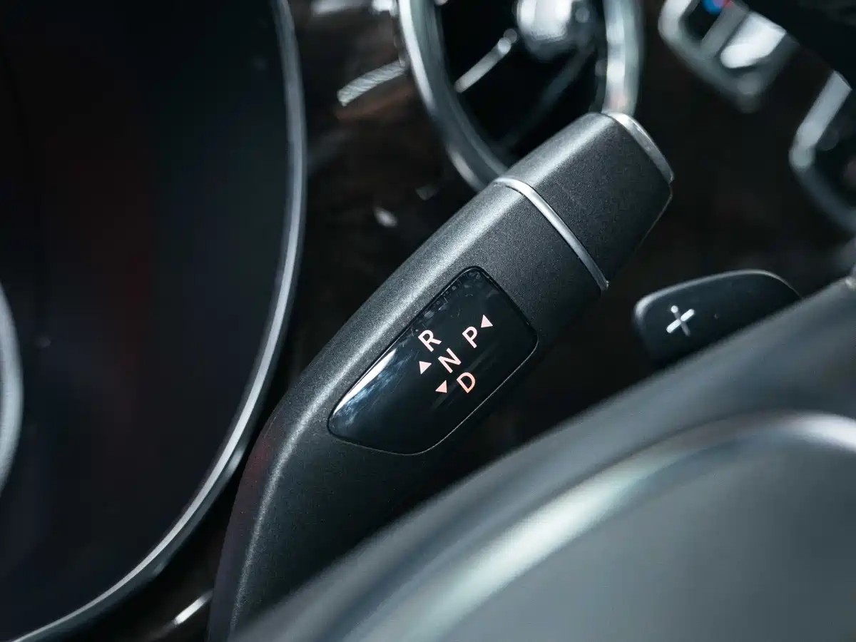 Mercedes-Benz V-Class 2017 Model V 260 L Premium Extended Edition фото 17