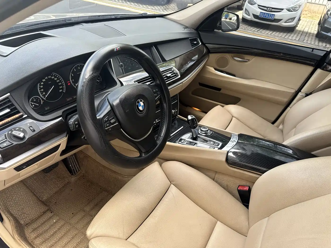 BMW 5 Series GT 2010 535i Luxury Model фото 4