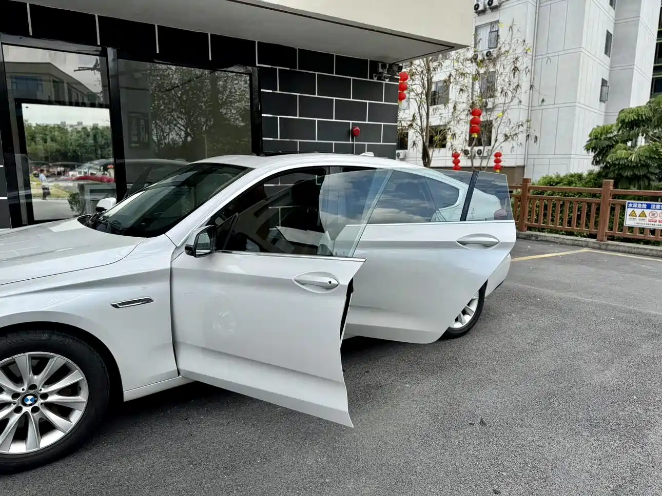 BMW 5 Series GT 2015 528i Luxury фото 10