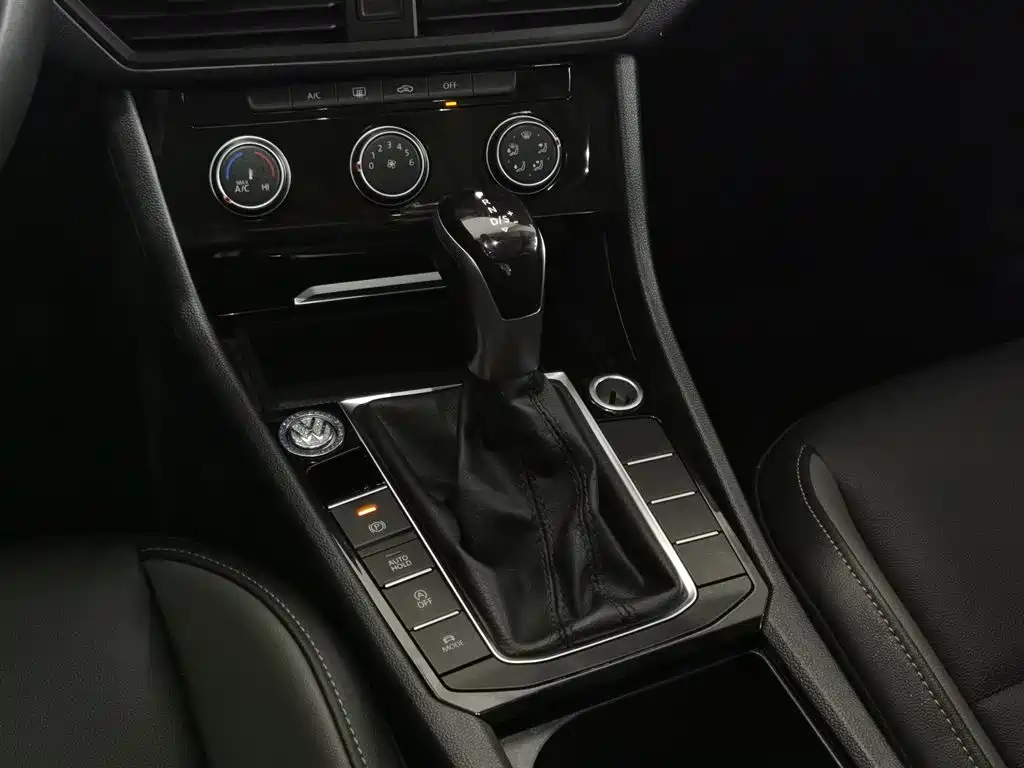 Volkswagen Sagitar 2021 200TSI DSG Surpassing Edition фото 13