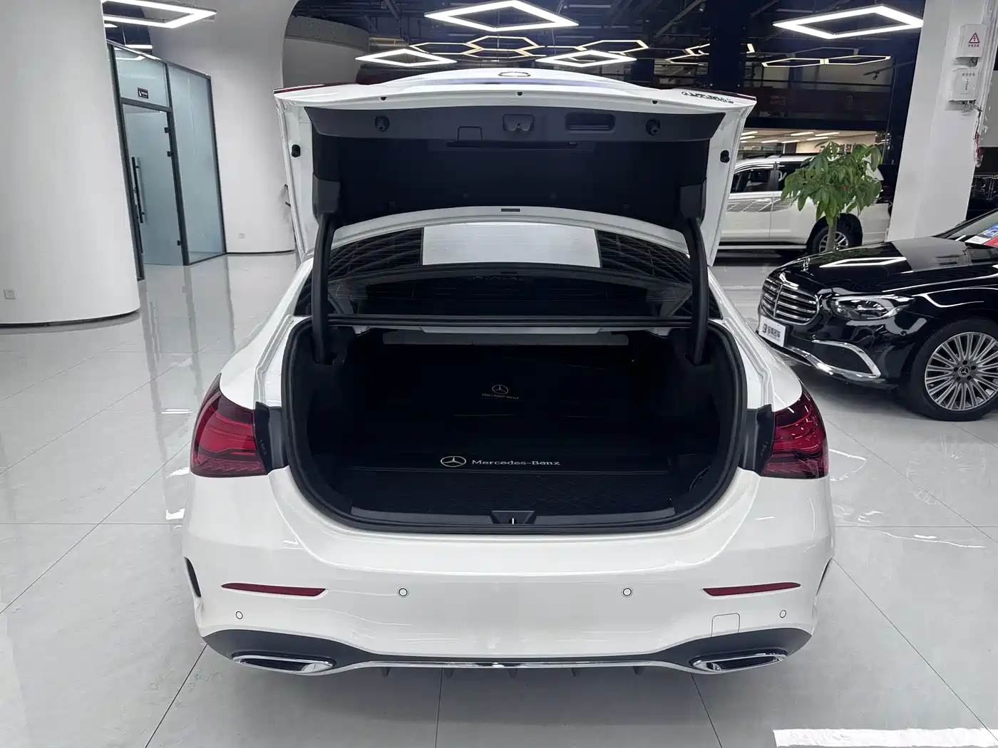 Mercedes-Benz A-Class 2024 2025 A 200 L Fashion Edition