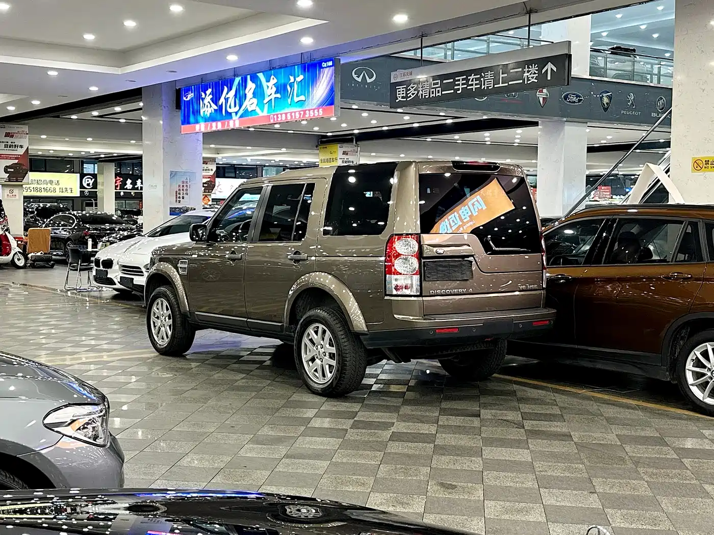 Land Rover Discovery 2011 4.0 V6 HSE фото 3