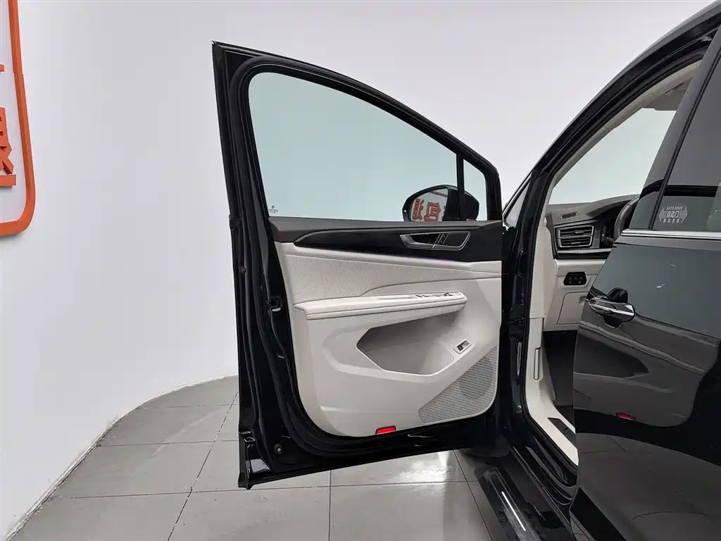 Volkswagen Viloran 2023 380TSI Prestige Edition фото 8