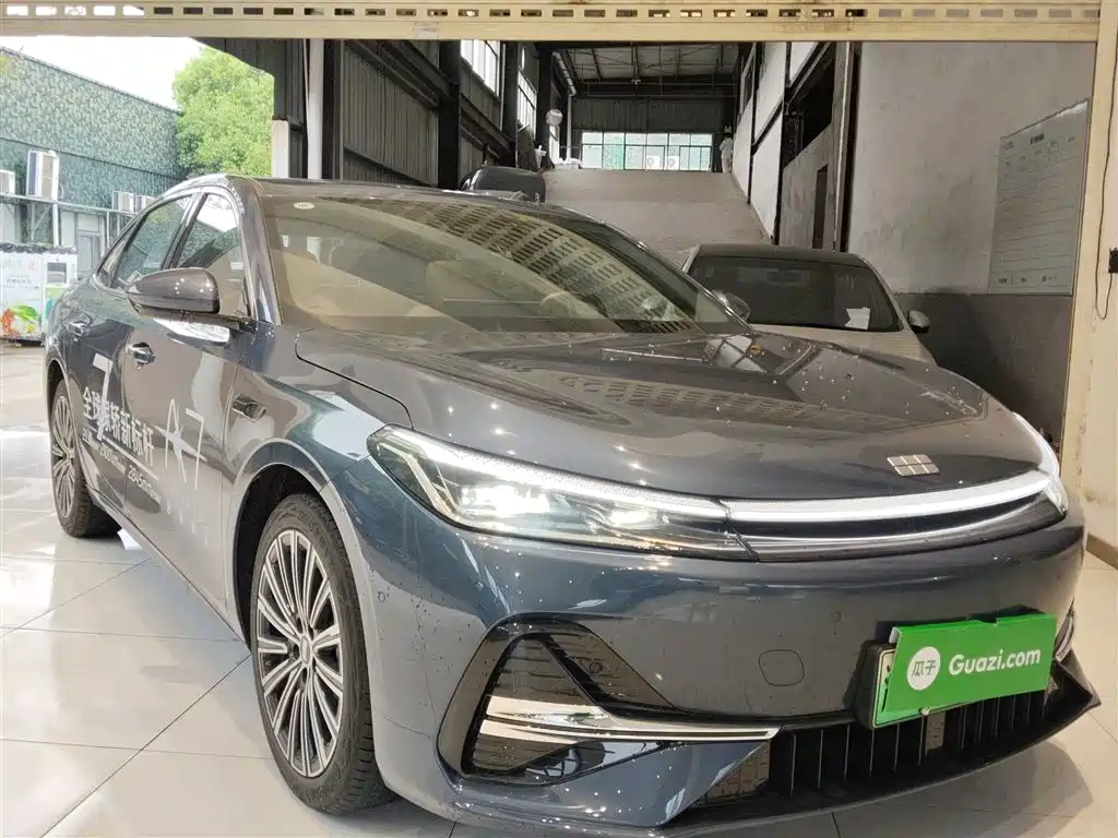 Geely Galaxy Galaxy A7 2025 EM-i 150km Explorer+ Edition фото 22