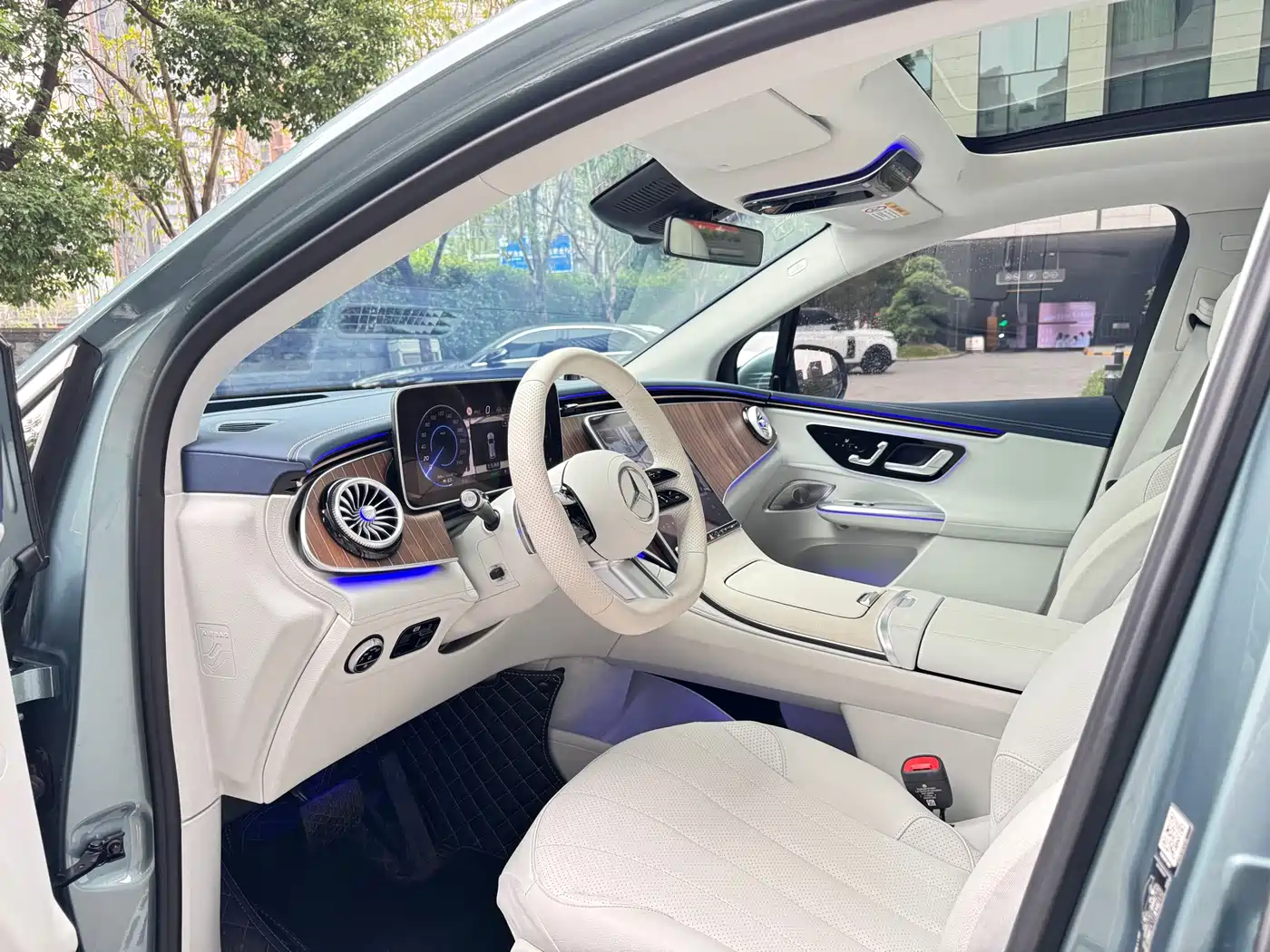 MERCEDES-BENZ EQE SUV