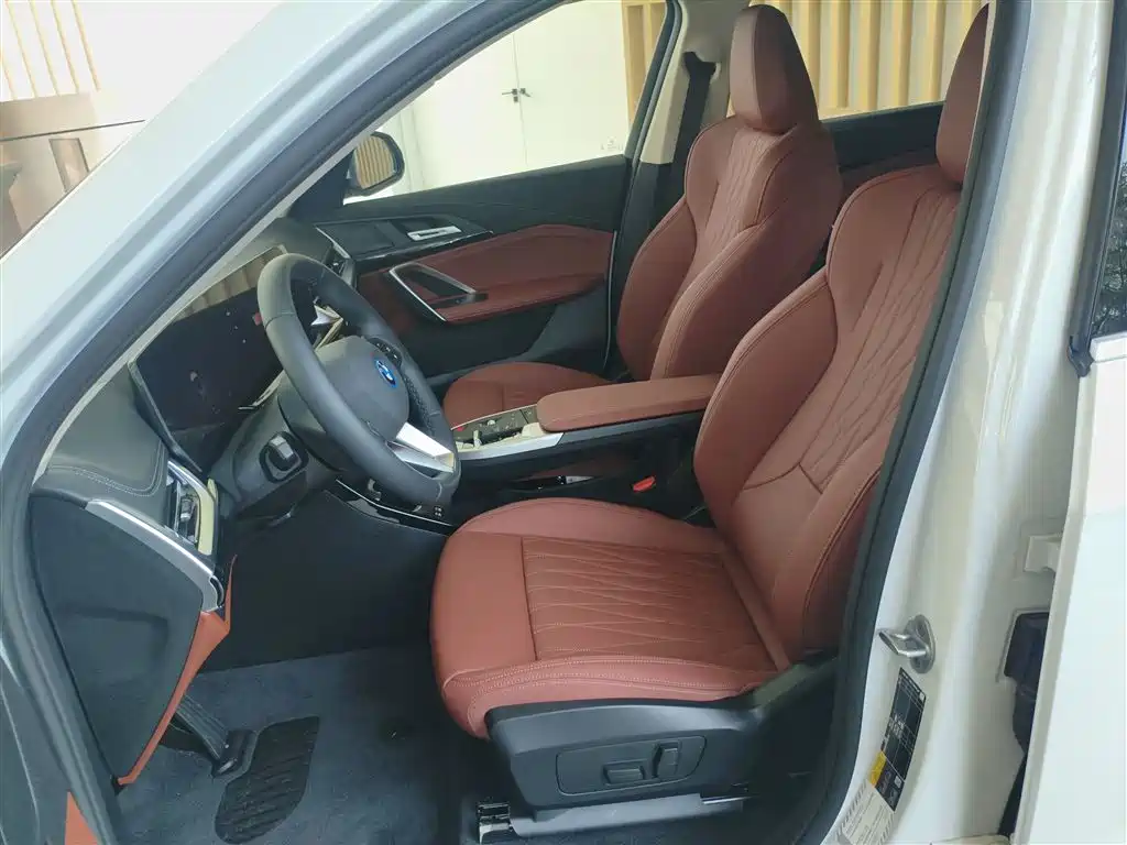 BMW iX1 2023 eDrive25L X Design Package фото 11