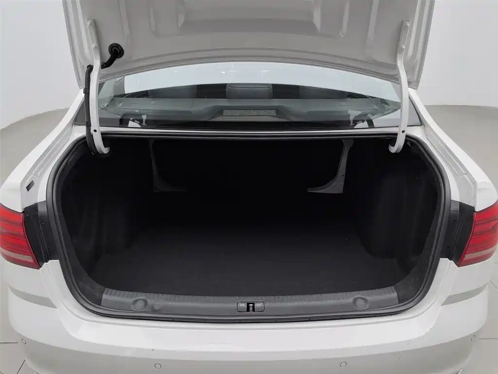 Volkswagen Lavida 2015 230TSI DSG Comfort Edition фото 16