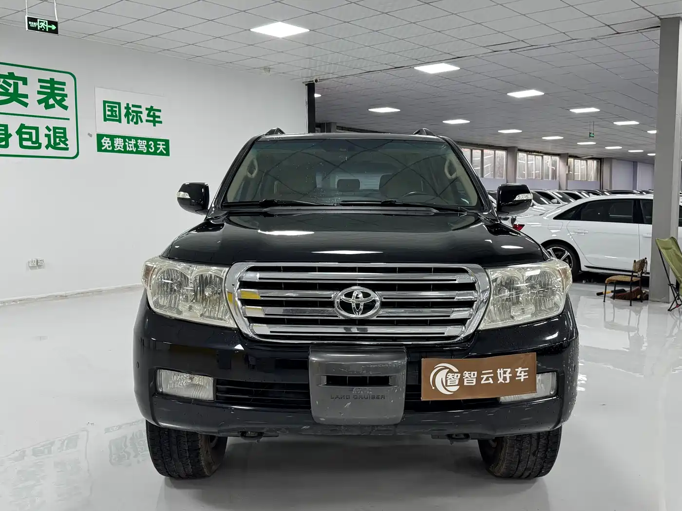 Photo 2 - Toyota Land Cruiser (Import)
