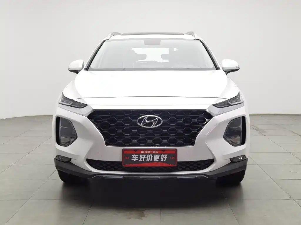Photo 3 - Hyundai Santa Fe
