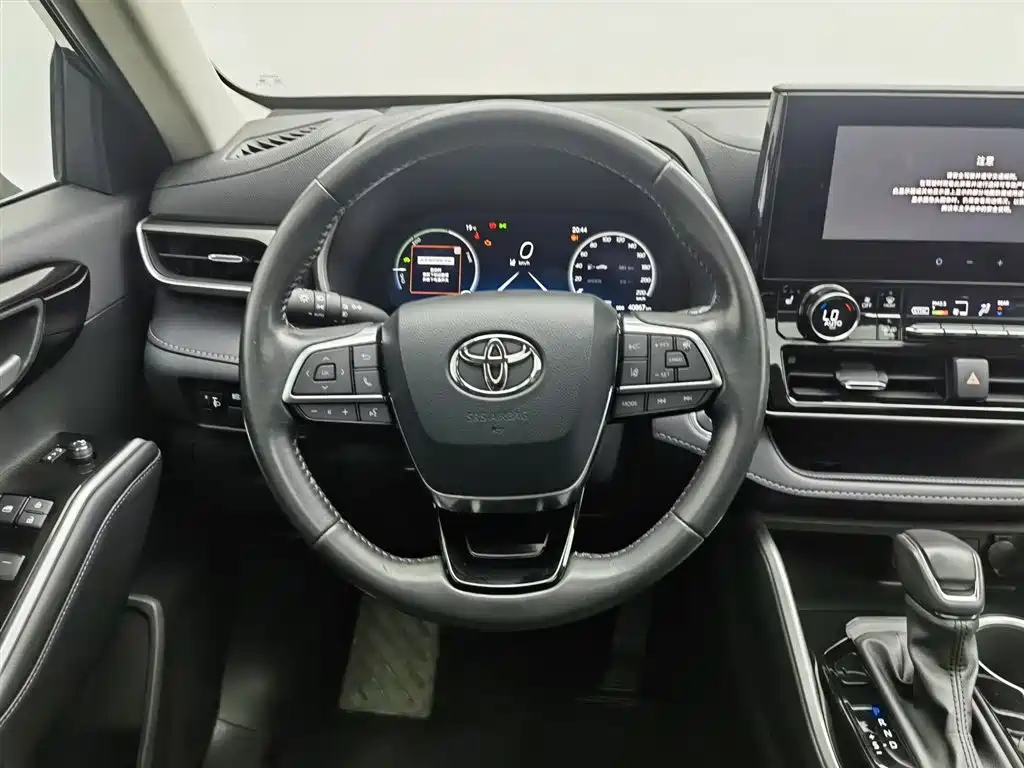 Toyota Highlander 2024 2.5L Smart Hybrid 4WD Luxury 7-seater фото 11