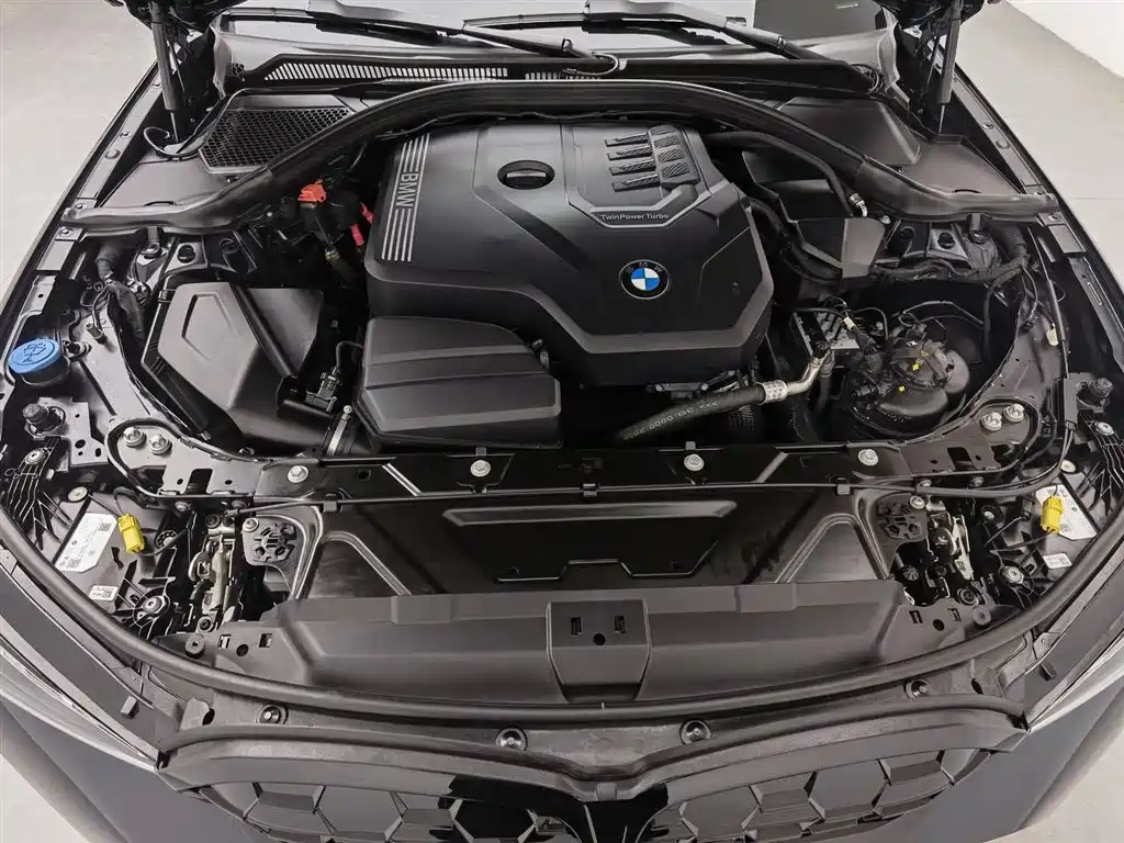 BMW 3 Series 2024 325i M Sport Shadowline Package фото 6