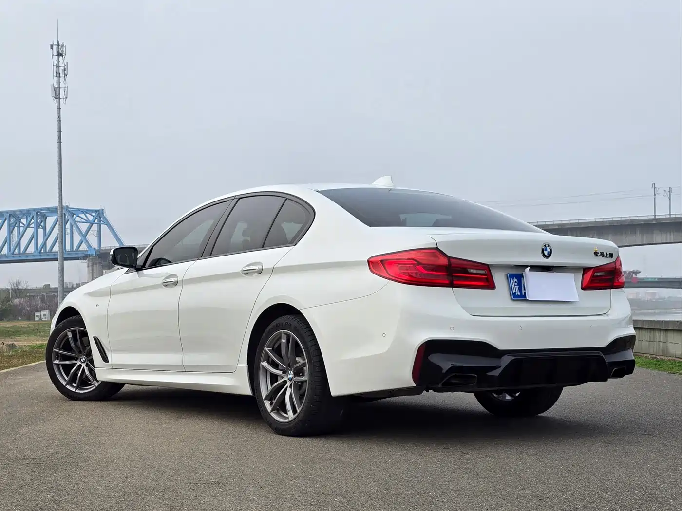 BMW 5 Series (Import) 2018 525i M Sport Package фото 9