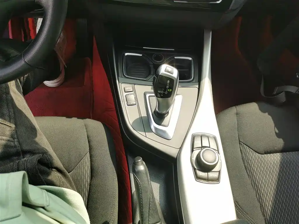 BMW 1 Series (Import) 2015 118i Leading фото 10