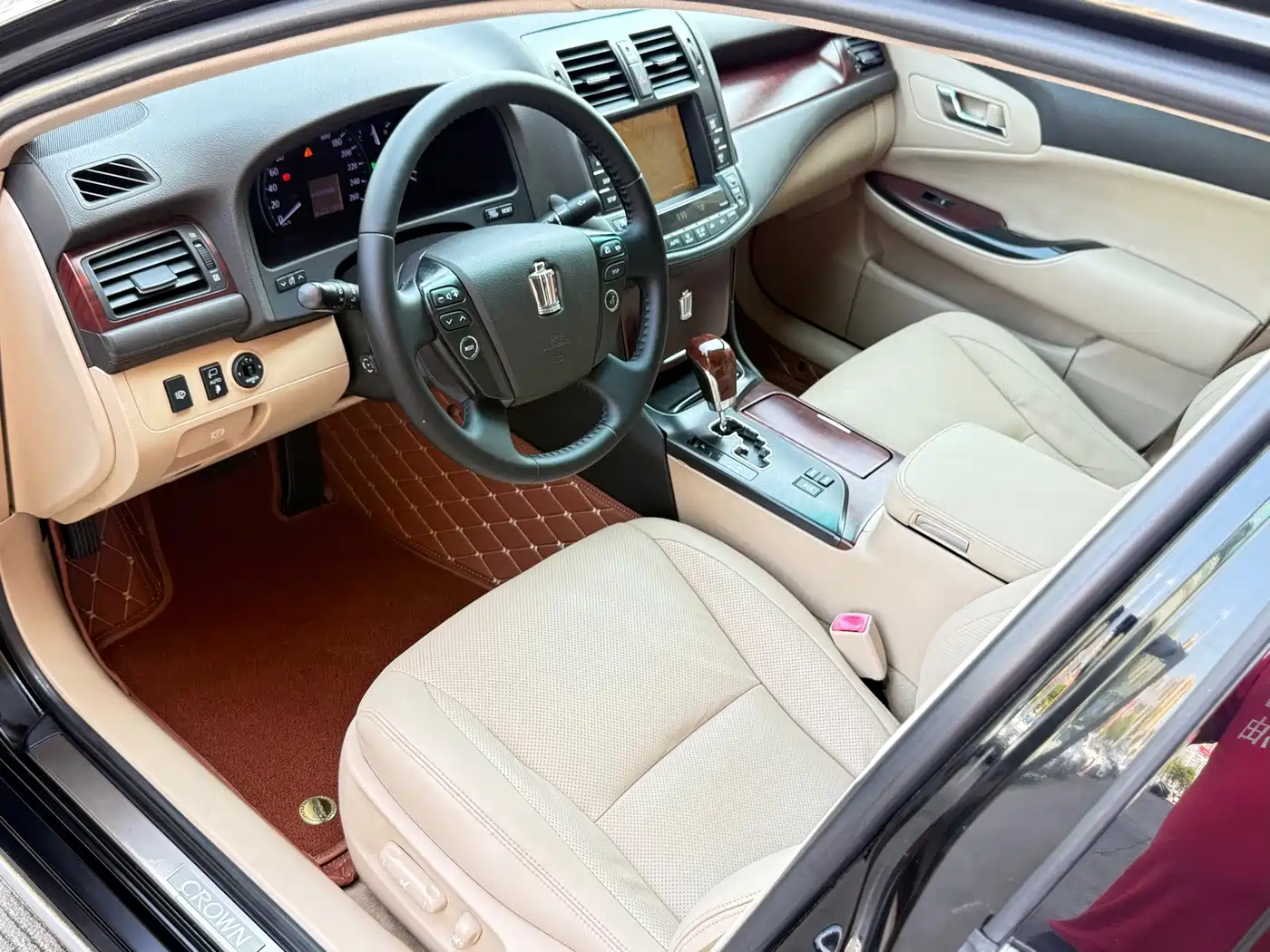 Фото 4 - Toyota Crown