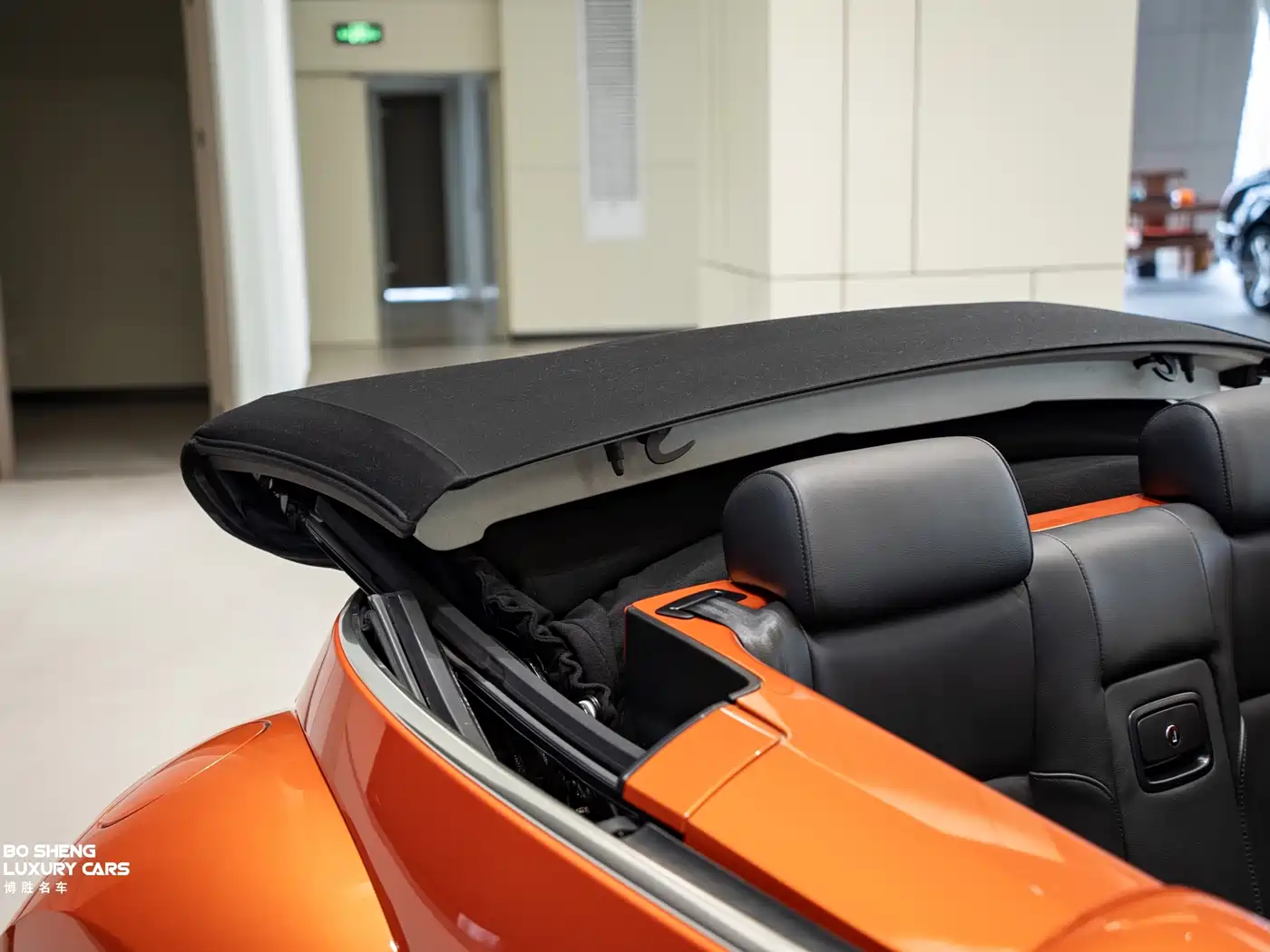Volkswagen Beetle 2010 Model 2.0 BlackOrange Convertible Luxury Edition фото 20
