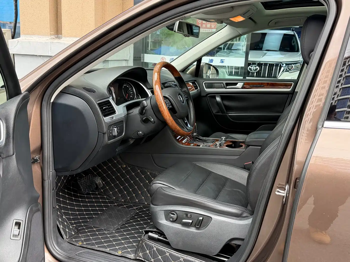 Volkswagen Touareg 2011 3.0TDI Diesel Premium фото 4