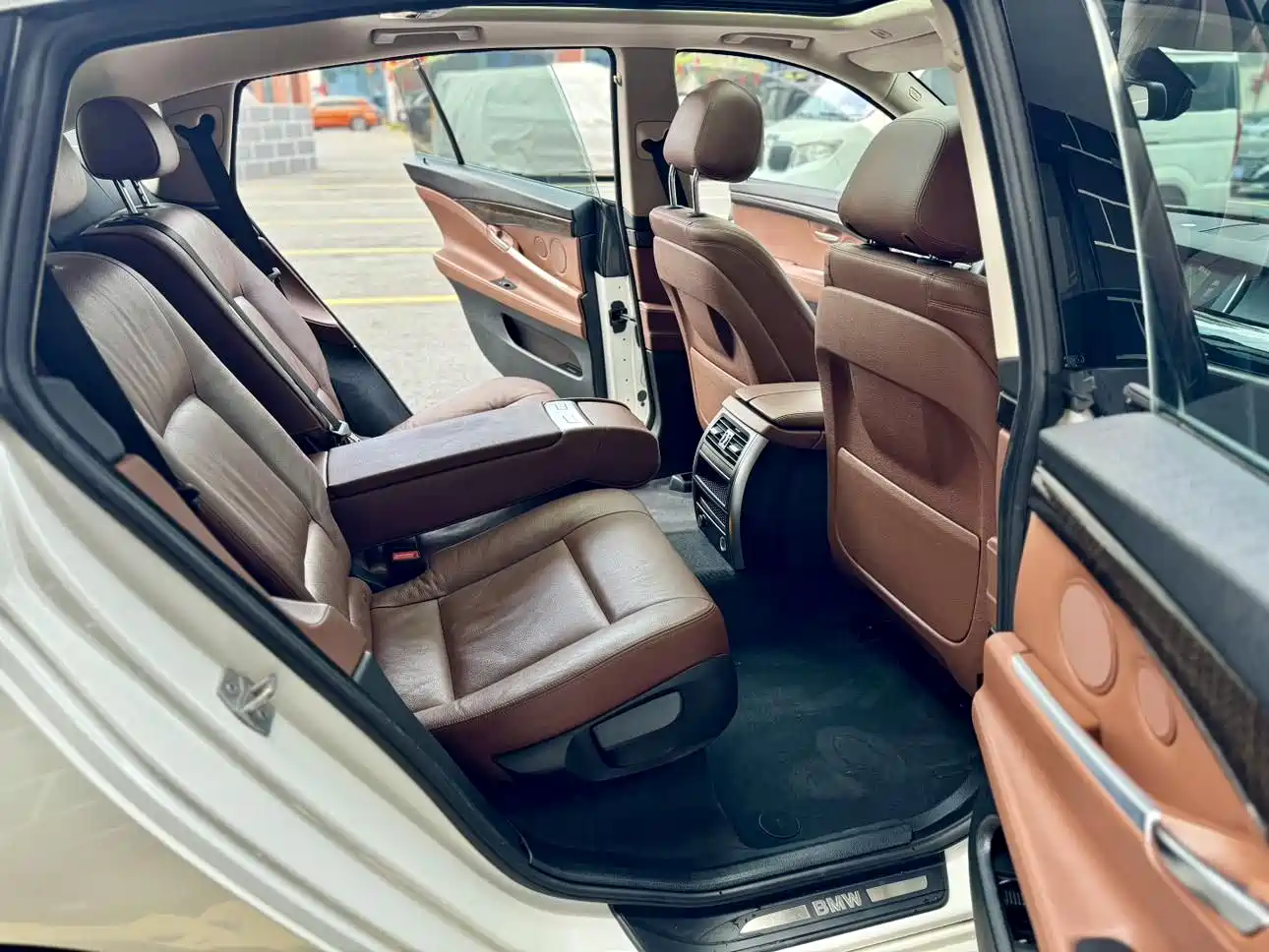 BMW 5 Series GT 2015 528i Luxury фото 9