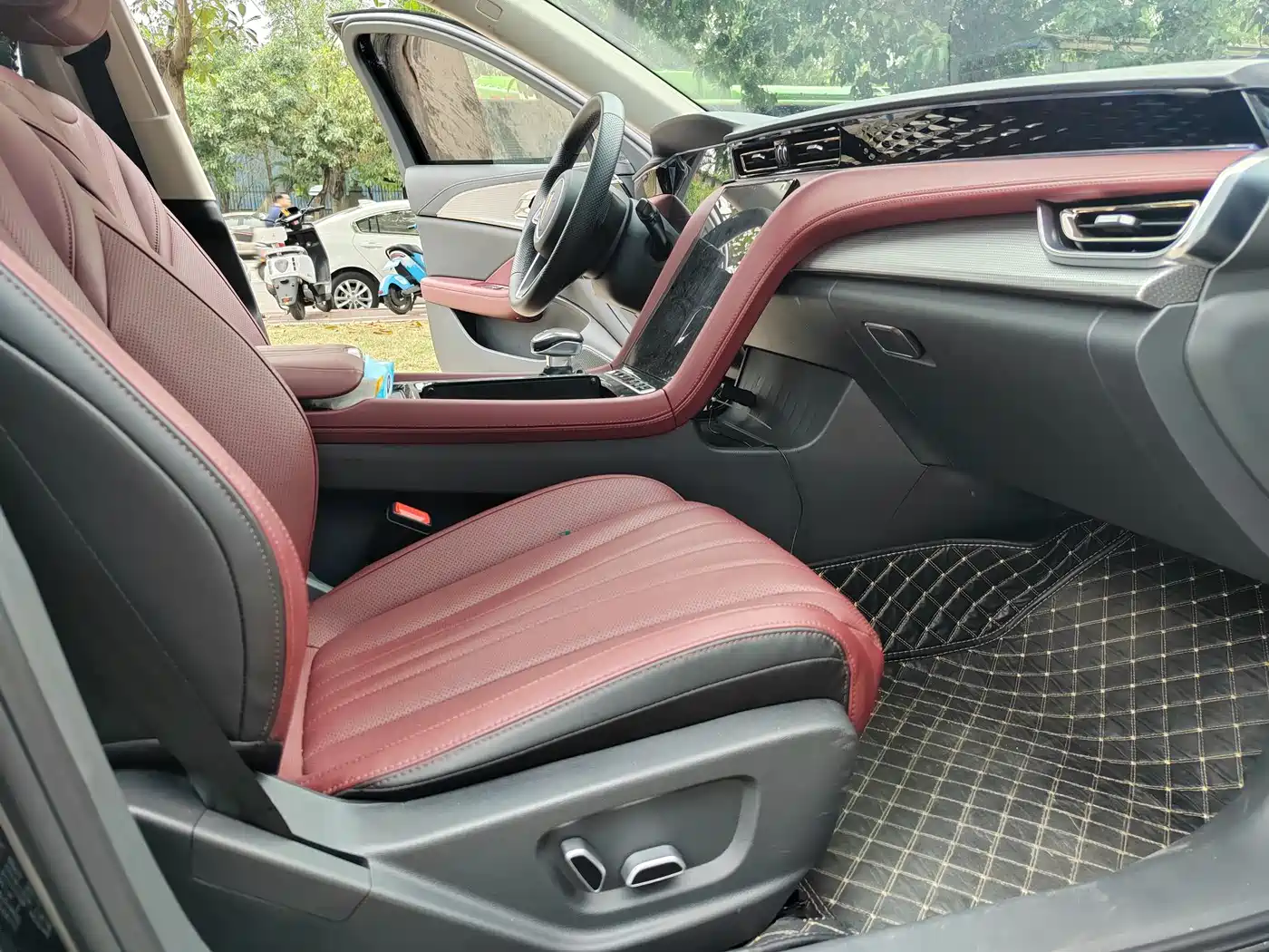 Hongqi H5 2023 2.0T Auto Smart Connect Flag Enjoy фото 8