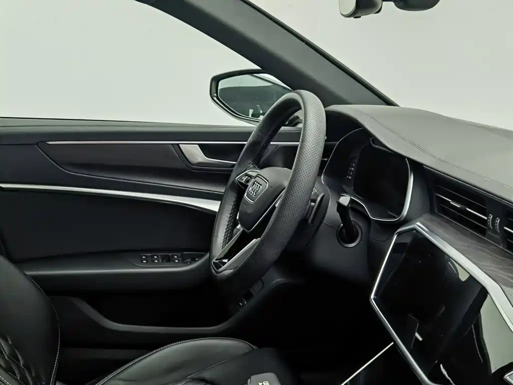 Фото 22 - Audi A6L