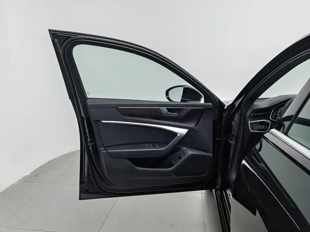 Фото 8 - Audi A6L