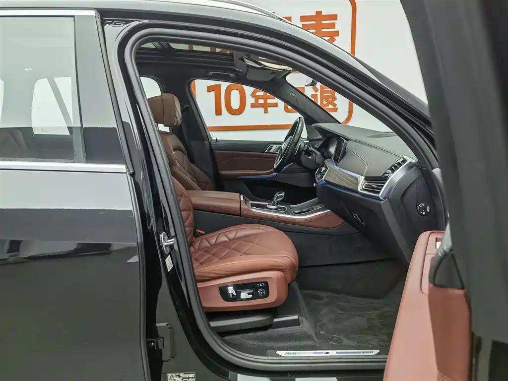 BMW X5 2022 Model xDrive 40Li M Sport Package фото 23