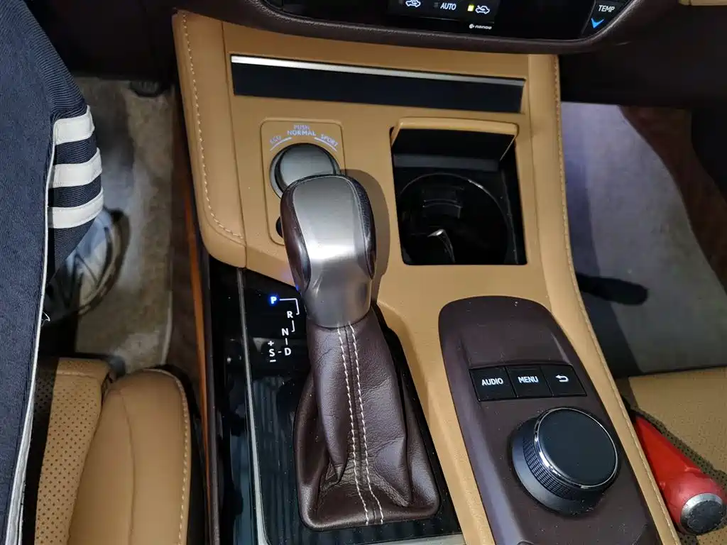 Lexus ES 2015 200 Elite Edition фото 6