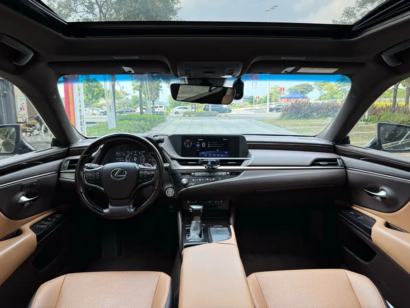 Photo 7 - Lexus ES
