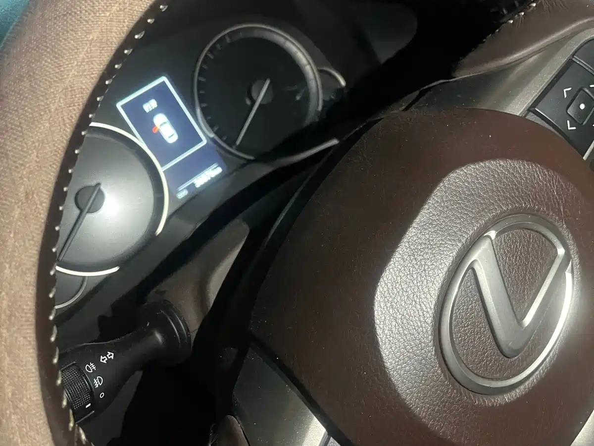 Lexus ES 2015 200 Comfort Edition фото 16