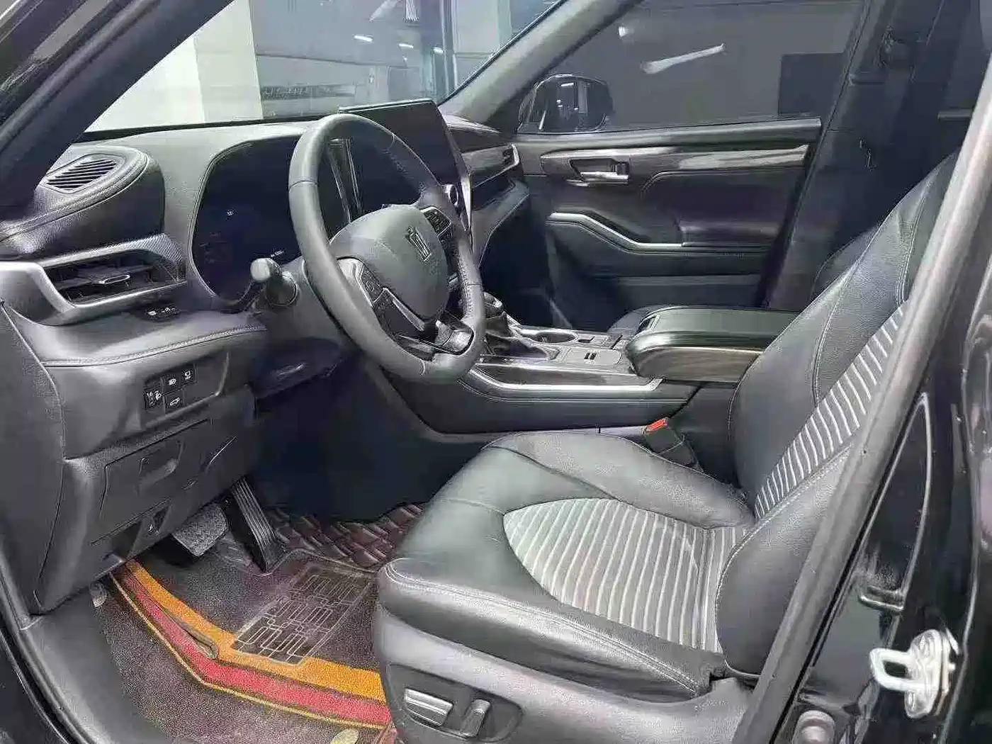 Toyota Crown Kluger 2022 2.5L HEV 4WD Premium Edition фото 4