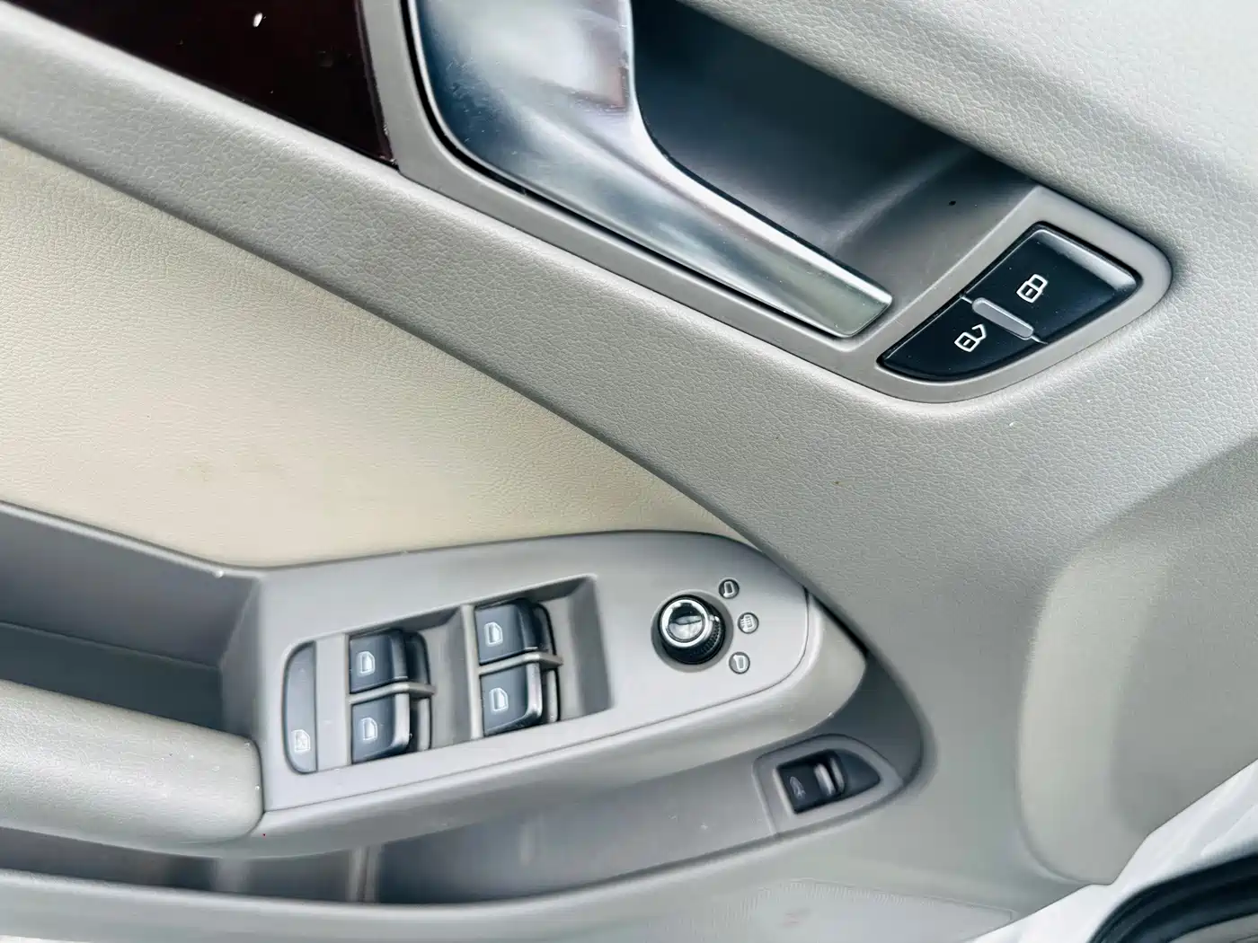 Фото 14 - Audi A4L