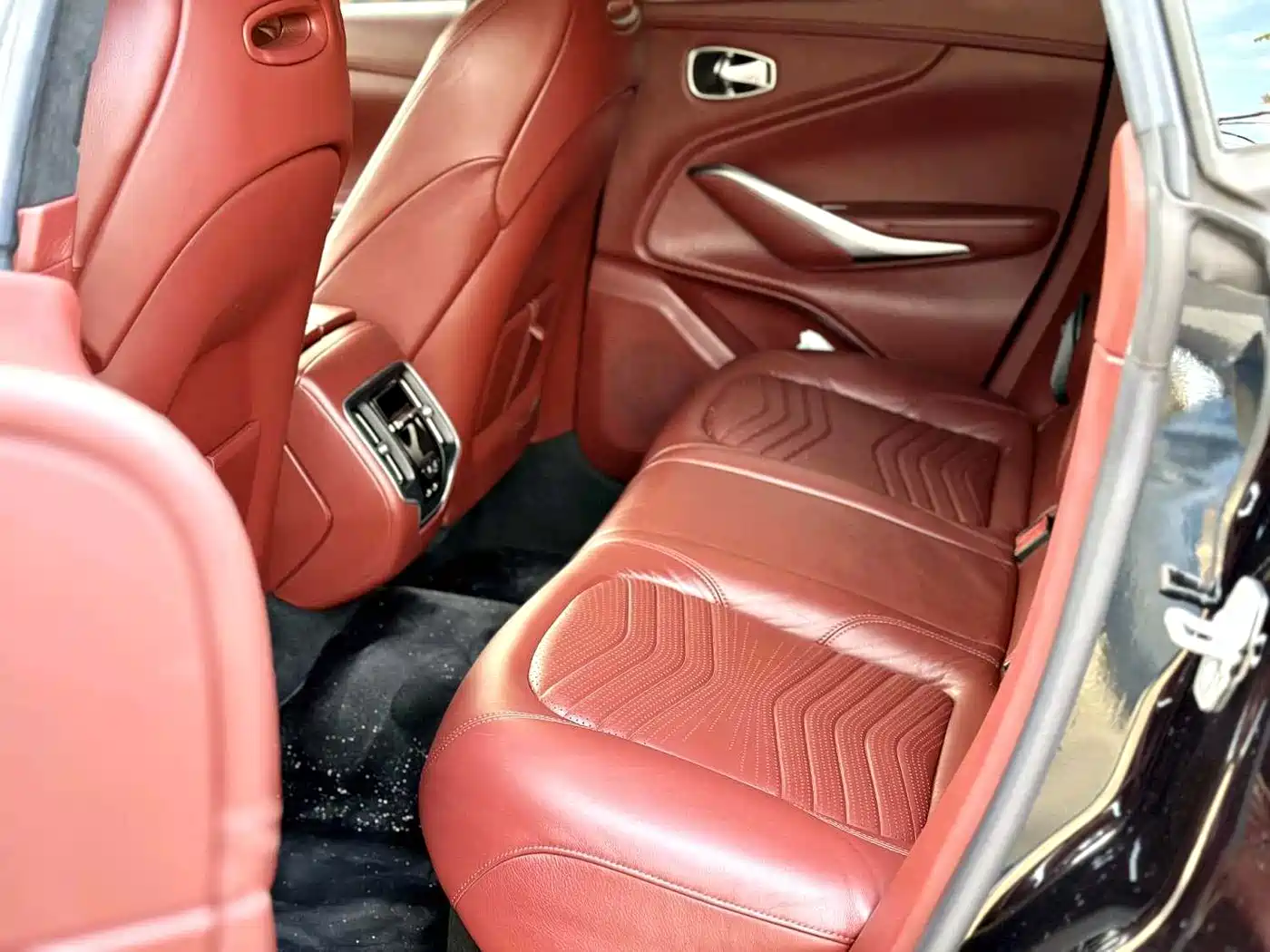 Aston Martin DBX 2020 4.0T V8 1913 First Edition Limited фото 6