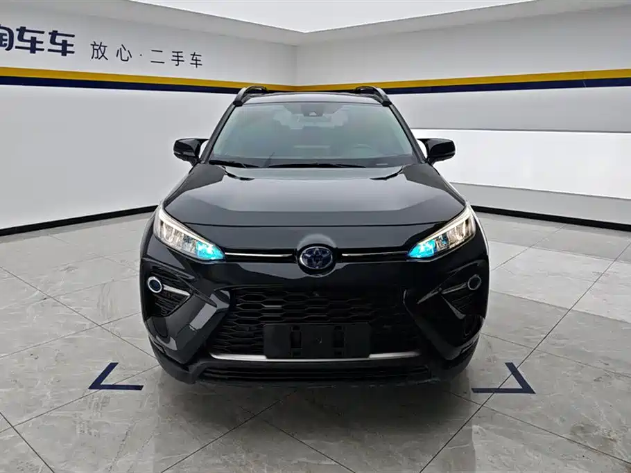 Toyota Wildlander 2022 2.0L CVT FWD Luxury PLUS Edition фото 2