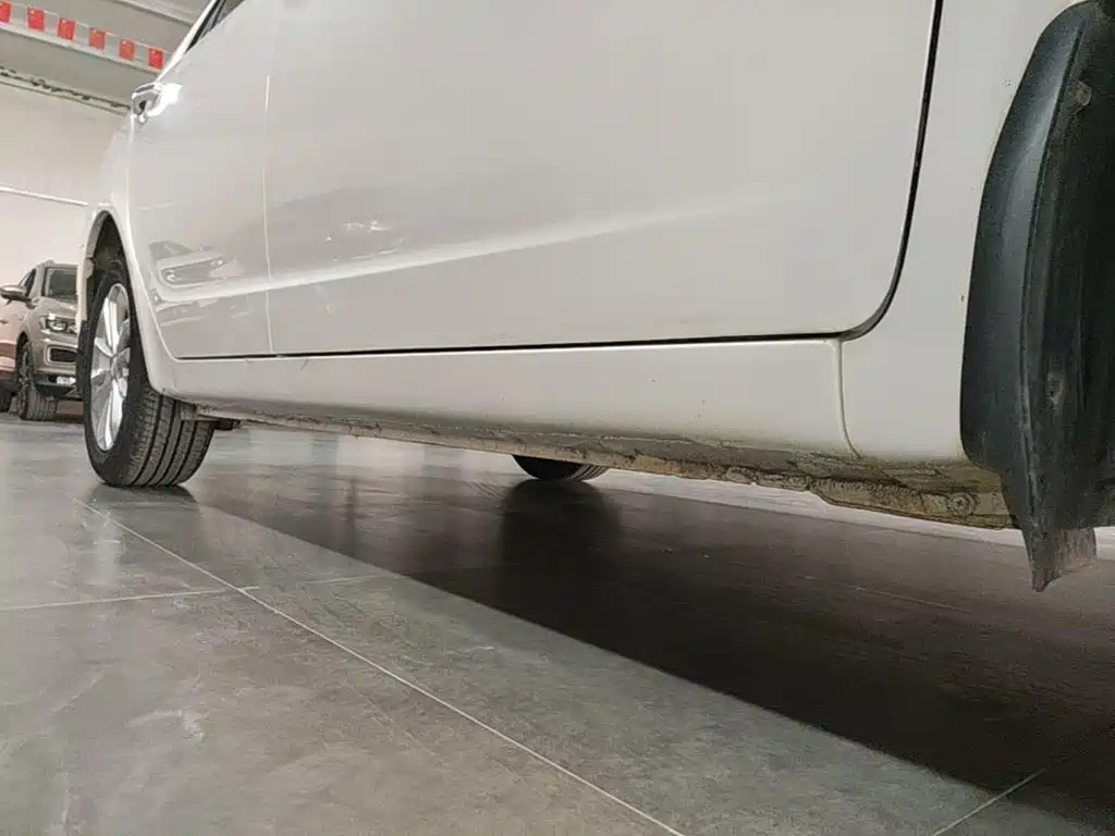 Фото 21 - Geely Vision