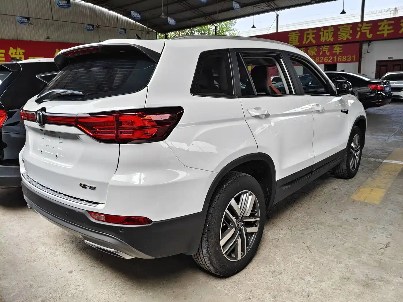 Photo 9 - Changan CS75