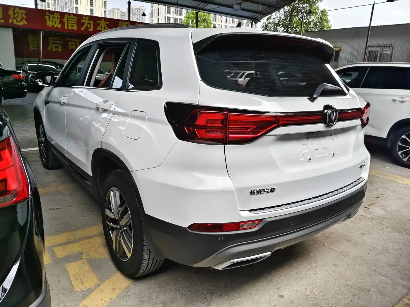 Photo 10 - Changan CS75