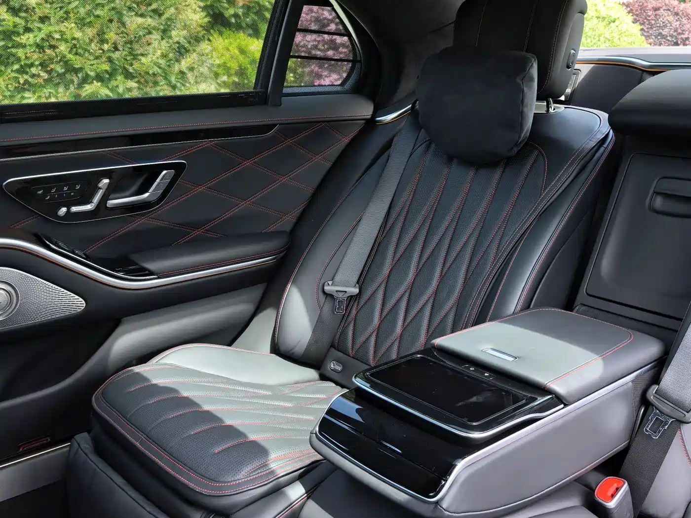 Mercedes-Benz S-Class AMG Hybrid 2024 Mercedes-AMG S 63 L E Performance Launch Edition фото 13