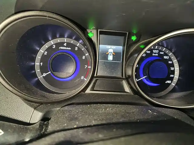 Changan CS75 2016 1.8T Auto Elite China V — фото 4