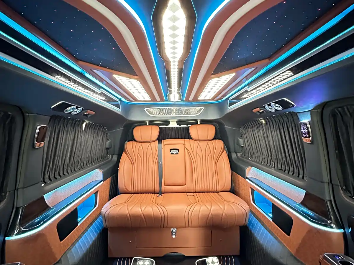 Mercedes-Benz Vito 2023 2.0T Business 7-Seater фото 16