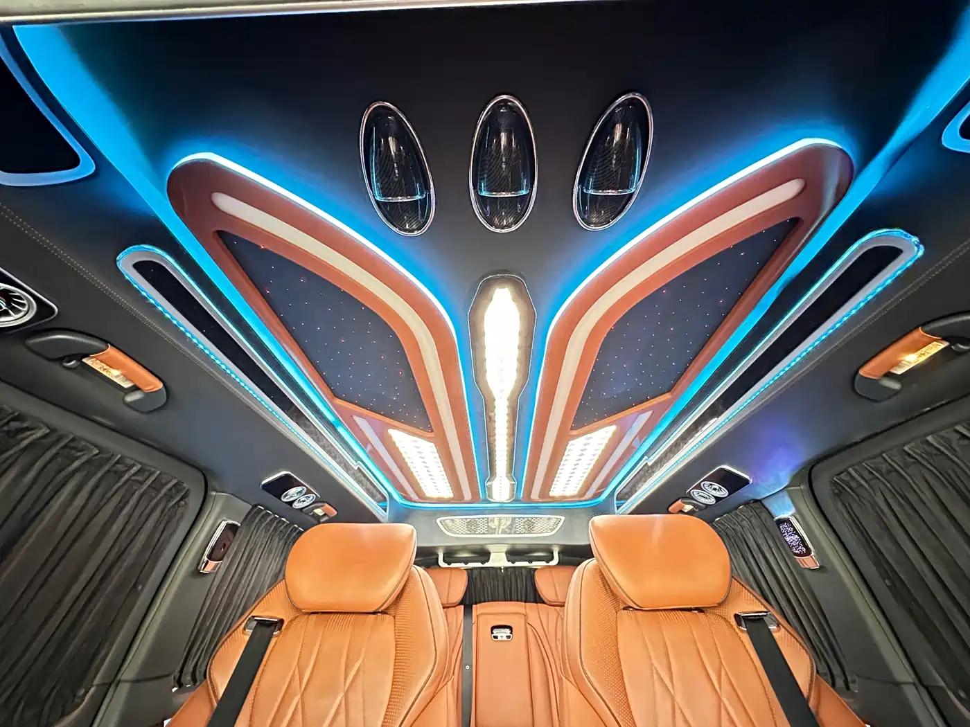 Mercedes-Benz Vito 2023 2.0T Business 7-Seater фото 10