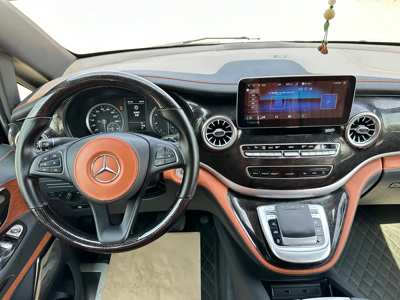 Mercedes-Benz Vito 2023 2.0T Business 7-Seater фото 20