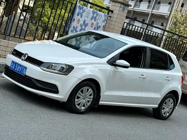 VOLKSWAGEN POLO