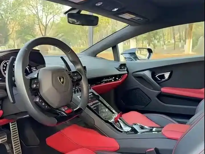 LAMBORGHINI HURACÁN