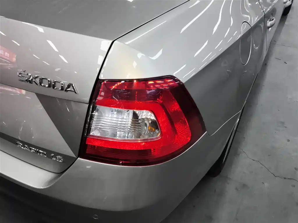 Škoda Rapid 2013 1.6L Automatic Smart Selection фото 8