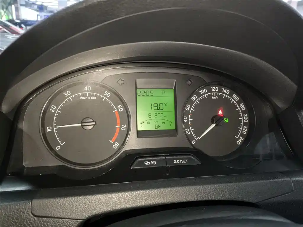 Škoda Rapid 2013 1.6L Automatic Smart Selection фото 12