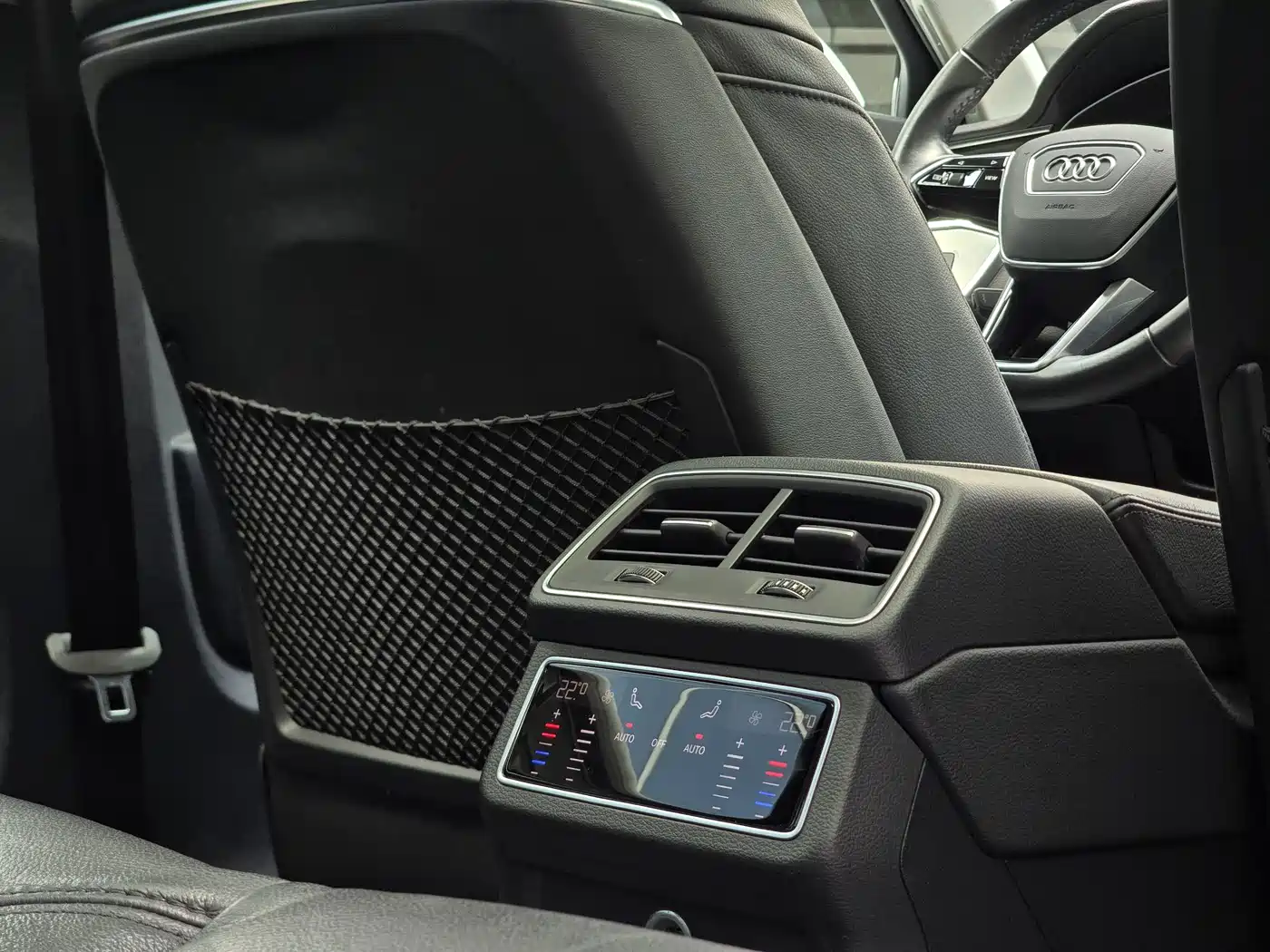 Фото 13 - Audi A6L
