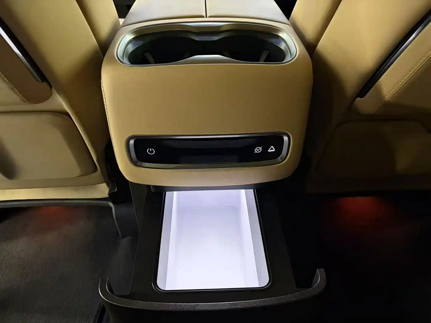 Denza D9 2025 2025 Model DM-i Smart Drive Edition 1020 AWD Flagship